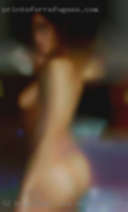 5'2 brown hair and nude swingers a beard.